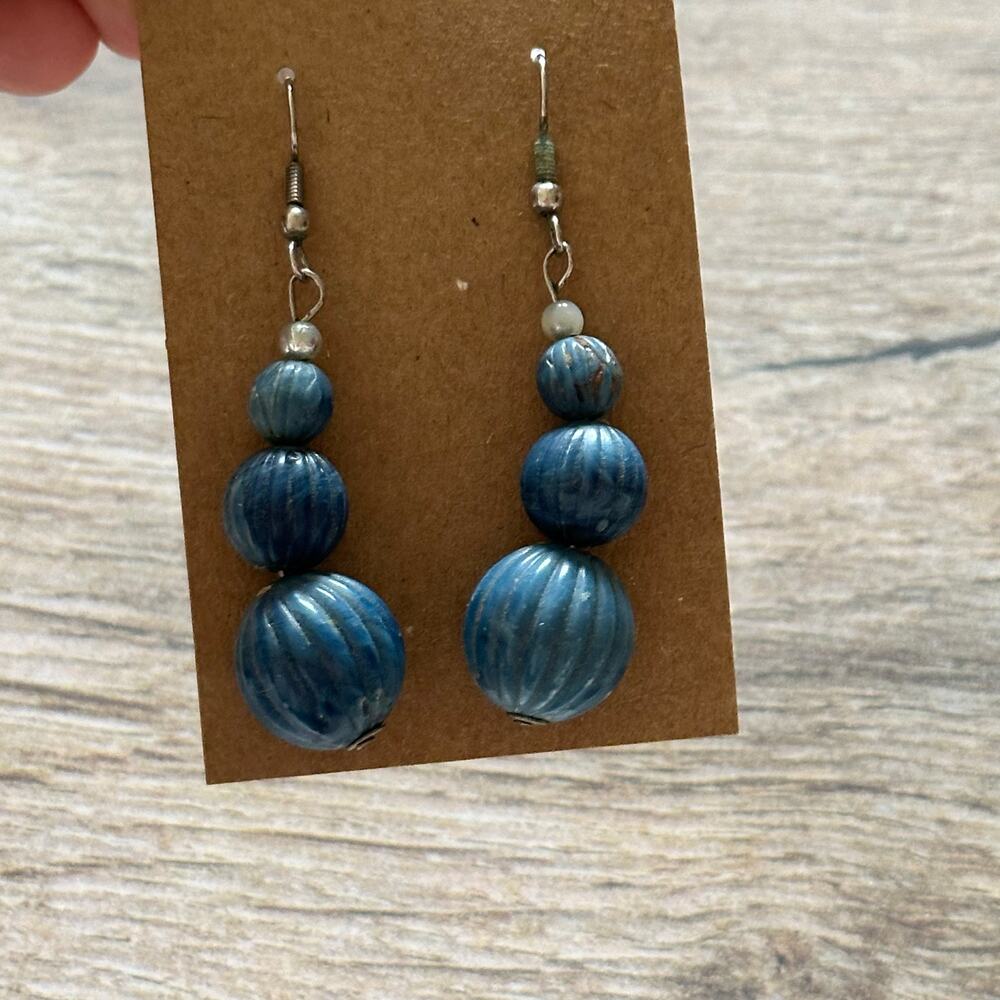 ￼BOGO FREE Carved blue beaded vintage earrings